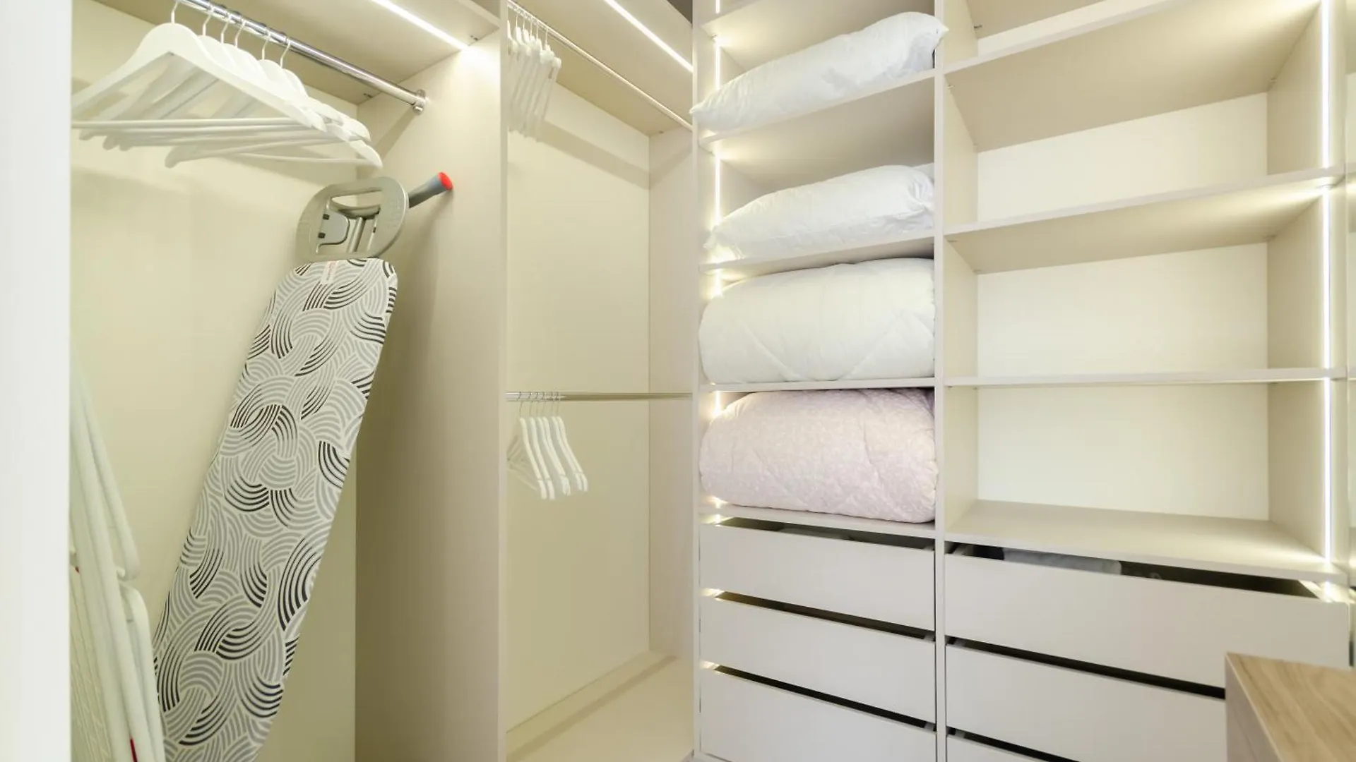Petrovdom Apartment 03-258 In Rc Pechersk Plaza, Mykhaila Boichuka 17 Kijev